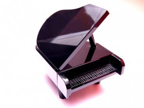 クリスタルピアノ　ブラック　名入れ彫刻