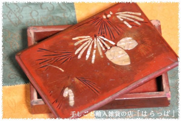 韓国アンティーク螺鈿細工の松ぼっくりの小箱