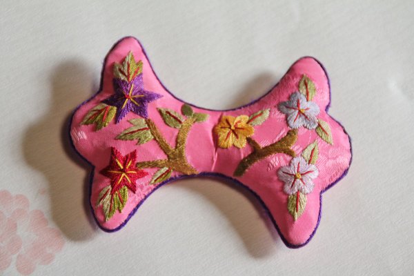 韓国手刺繍糸巻きピンク- 手しごと輸入雑貨の店「はらっぱ」
