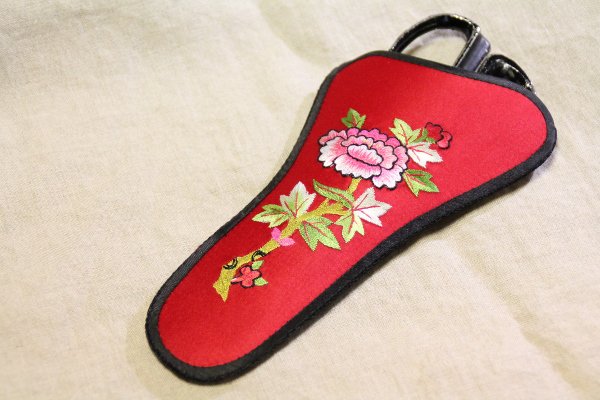 韓国伝統的な刺繍はさみケース【赤】 - 手しごと輸入雑貨の店「はらっぱ」
