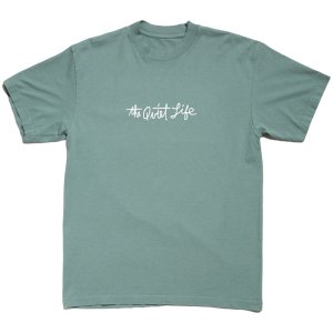 <img class='new_mark_img1' src='https://img.shop-pro.jp/img/new/icons1.gif' style='border:none;display:inline;margin:0px;padding:0px;width:auto;' />The Quiet Life Horizon Script Tee　-グリーン