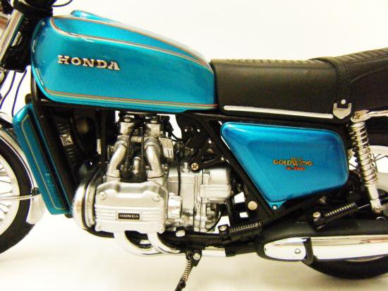 ミニチャンプス 1/12 ホンダ ゴールドウイング GL1000 1975（ブルー/グリーン） | ミニカーの通販ショップ　DDダイキャスト