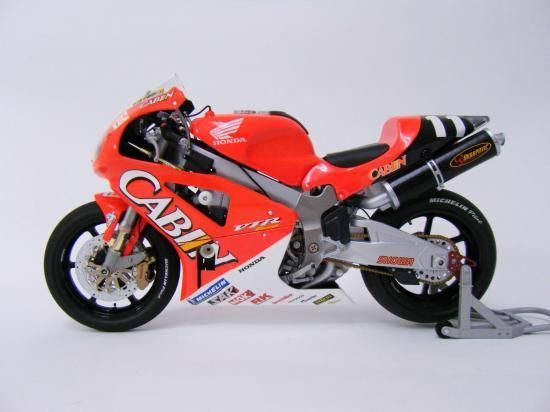 ミニチャンプス 1/12 ホンダ VTR 1000 Team Cabin（No.11/2001 鈴鹿8耐