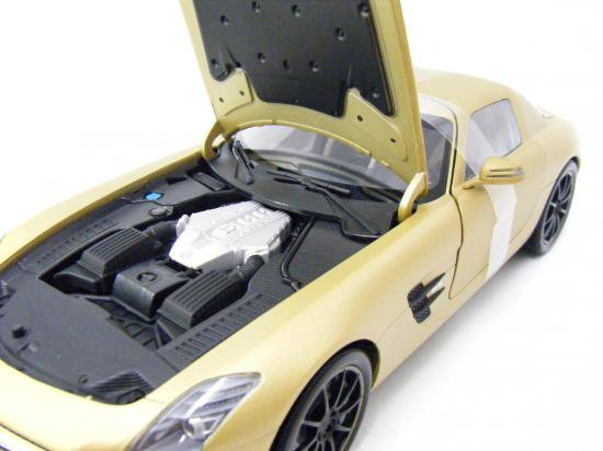 ミニチャンプス 1/18 メルセデスベンツ SLS AMG 2010（ゴールド） - ミニカー・モデルバイク通販ショップ　DDダイキャスト