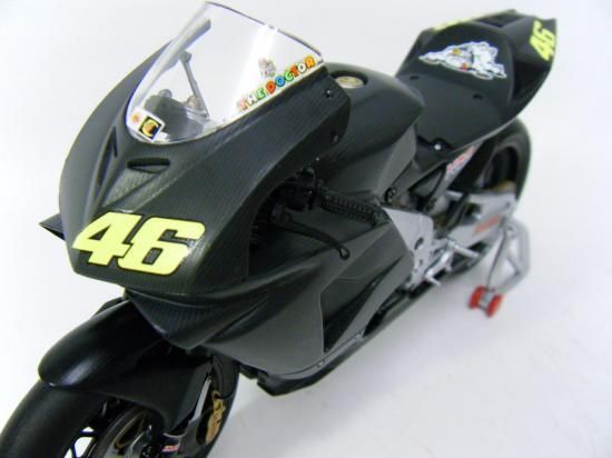 ミニチャンプス 1/12 ホンダ RC211V V.ロッシ プレシーズン テストバイク 2002 - ミニカー・モデルバイク通販ショップ　 DDダイキャスト