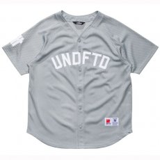 <img class='new_mark_img1' src='https://img.shop-pro.jp/img/new/icons30.gif' style='border:none;display:inline;margin:0px;padding:0px;width:auto;' />Undefeated "MESH BASEBALL" ジャージ / グレー