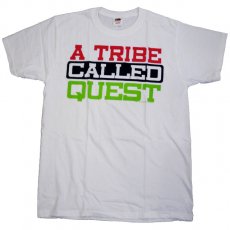 <img class='new_mark_img1' src='https://img.shop-pro.jp/img/new/icons30.gif' style='border:none;display:inline;margin:0px;padding:0px;width:auto;' />A Tribe Called Quest "ATCQ Sport" Tシャツ / ホワイト