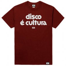 <img class='new_mark_img1' src='https://img.shop-pro.jp/img/new/icons30.gif' style='border:none;display:inline;margin:0px;padding:0px;width:auto;' />101 Apparel "Disco E Cultura" Tシャツ / バーガンディーレッド