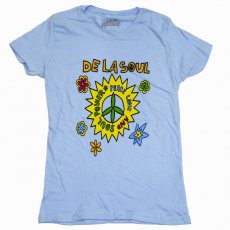 <img class='new_mark_img1' src='https://img.shop-pro.jp/img/new/icons6.gif' style='border:none;display:inline;margin:0px;padding:0px;width:auto;' />De La Soul "Peace Love & Soul" Tシャツ / パウダーブルー