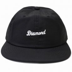 <img class='new_mark_img1' src='https://img.shop-pro.jp/img/new/icons21.gif' style='border:none;display:inline;margin:0px;padding:0px;width:auto;' />Diamond Supply Co "Script" クリップバックキャップ / ブラック