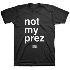 <img class='new_mark_img1' src='https://img.shop-pro.jp/img/new/icons6.gif' style='border:none;display:inline;margin:0px;padding:0px;width:auto;' />Dead Prez "NOT MY PREZ" Tシャツ / ブラック