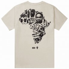 <img class='new_mark_img1' src='https://img.shop-pro.jp/img/new/icons6.gif' style='border:none;display:inline;margin:0px;padding:0px;width:auto;' />101 Apparel "LAGOS" Tシャツ / ベージュ