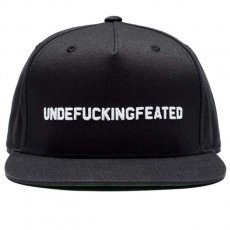 <img class='new_mark_img1' src='https://img.shop-pro.jp/img/new/icons6.gif' style='border:none;display:inline;margin:0px;padding:0px;width:auto;' />Undefeated "UNDEFUCKINGFEATED" スナップバックキャップ / ブラック
