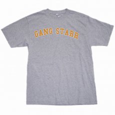 <img class='new_mark_img1' src='https://img.shop-pro.jp/img/new/icons6.gif' style='border:none;display:inline;margin:0px;padding:0px;width:auto;' />Gang Starr "Text Knicks Colorway" T / 졼