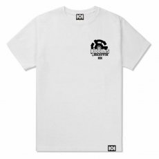 <img class='new_mark_img1' src='https://img.shop-pro.jp/img/new/icons30.gif' style='border:none;display:inline;margin:0px;padding:0px;width:auto;' />101 Apparel "RIDDIM SELECTOR" Tシャツ / ホワイト