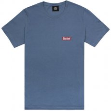 <img class='new_mark_img1' src='https://img.shop-pro.jp/img/new/icons6.gif' style='border:none;display:inline;margin:0px;padding:0px;width:auto;' />Belief "Box Logo" Tシャツ / スティールブルー