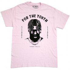 <img class='new_mark_img1' src='https://img.shop-pro.jp/img/new/icons30.gif' style='border:none;display:inline;margin:0px;padding:0px;width:auto;' />Lil Yachty "For The Youth" Tシャツ / ライトピンク