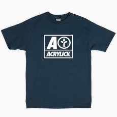 <img class='new_mark_img1' src='https://img.shop-pro.jp/img/new/icons6.gif' style='border:none;display:inline;margin:0px;padding:0px;width:auto;' />Acrylick "AUTHORITY LOGO" Tシャツ / ハーバーブルー