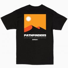 <img class='new_mark_img1' src='https://img.shop-pro.jp/img/new/icons6.gif' style='border:none;display:inline;margin:0px;padding:0px;width:auto;' />Acrylick "PATHFINDERS" Tシャツ / ブラック
