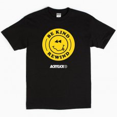 <img class='new_mark_img1' src='https://img.shop-pro.jp/img/new/icons30.gif' style='border:none;display:inline;margin:0px;padding:0px;width:auto;' />Acrylick "BE KIND REWIND" Tシャツ / ブラック