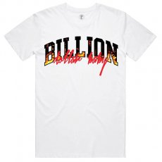 <img class='new_mark_img1' src='https://img.shop-pro.jp/img/new/icons6.gif' style='border:none;display:inline;margin:0px;padding:0px;width:auto;' />Billion $ Baby "FLAMES" Tシャツ / ホワイト
