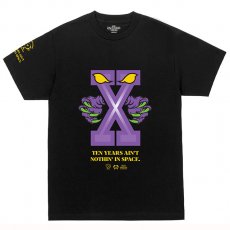 <img class='new_mark_img1' src='https://img.shop-pro.jp/img/new/icons6.gif' style='border:none;display:inline;margin:0px;padding:0px;width:auto;' />The Smokers Club "Purp Invaders X" Tシャツ/ パープル