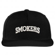 <img class='new_mark_img1' src='https://img.shop-pro.jp/img/new/icons6.gif' style='border:none;display:inline;margin:0px;padding:0px;width:auto;' />The Smokers Club "SMOKERS" スナップバックキャップ / ブラック