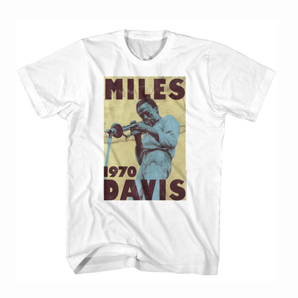 <img class='new_mark_img1' src='https://img.shop-pro.jp/img/new/icons30.gif' style='border:none;display:inline;margin:0px;padding:0px;width:auto;' />MILES DAVIS "POSTER" Tシャツ / ホワイト