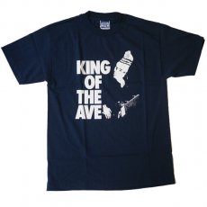<img class='new_mark_img1' src='https://img.shop-pro.jp/img/new/icons6.gif' style='border:none;display:inline;margin:0px;padding:0px;width:auto;' />Manifest "KING OF THE AVE" T / ϡС֥롼