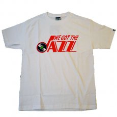 <img class='new_mark_img1' src='https://img.shop-pro.jp/img/new/icons30.gif' style='border:none;display:inline;margin:0px;padding:0px;width:auto;' />Manifest "WE GOT THE JAZZ" Tシャツ / ホワイト、ブラック