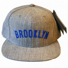<img class='new_mark_img1' src='https://img.shop-pro.jp/img/new/icons30.gif' style='border:none;display:inline;margin:0px;padding:0px;width:auto;' />STARTER Black Label "Brooklyn Royal Giants" スナップバックキャップ / グレー
