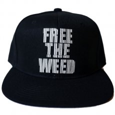 <img class='new_mark_img1' src='https://img.shop-pro.jp/img/new/icons6.gif' style='border:none;display:inline;margin:0px;padding:0px;width:auto;' />The High Rise "Free The Weed" スナップバックキャップ / ブラック