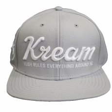 <img class='new_mark_img1' src='https://img.shop-pro.jp/img/new/icons30.gif' style='border:none;display:inline;margin:0px;padding:0px;width:auto;' />Smokers Only "KREAM" スナップバックキャップ/ ライトグレー