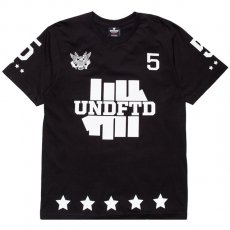 <img class='new_mark_img1' src='https://img.shop-pro.jp/img/new/icons6.gif' style='border:none;display:inline;margin:0px;padding:0px;width:auto;' />Undefeated "5ER"  Tシャツ / ブラック