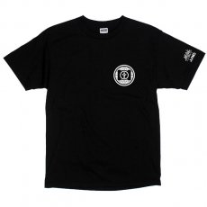 <img class='new_mark_img1' src='https://img.shop-pro.jp/img/new/icons30.gif' style='border:none;display:inline;margin:0px;padding:0px;width:auto;' />Acrylick x Beat Junkies "REMIX" Tシャツ / ブラック