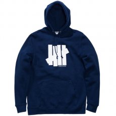 <img class='new_mark_img1' src='https://img.shop-pro.jp/img/new/icons6.gif' style='border:none;display:inline;margin:0px;padding:0px;width:auto;' />Undefeated "5 ストライクロゴ" パーカー / ネイビー
