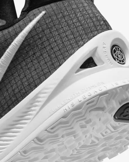 NIKE カイリー 4 Low (Team) ブラック×ホワイト - NBAグッズ