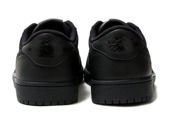 Air jordan 1 hotsell retro low triple black