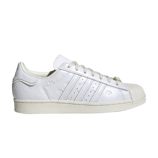 Superstar 'Allover Debossed Trefoils - White' ᡼