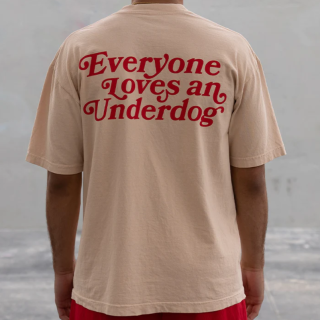 Deuce ストリート Tシャツ Everyone Loves An Underdog｜ベージュ サムネイル