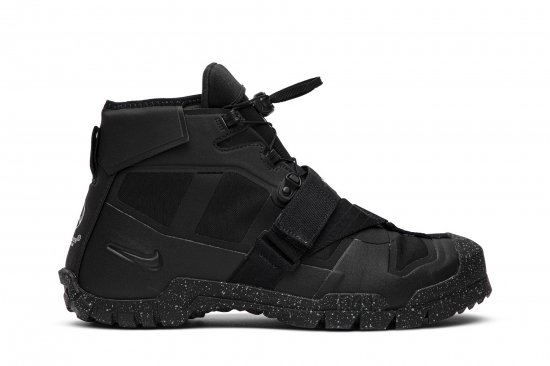 Undercover x SFB Mountain 'Black' ᡼