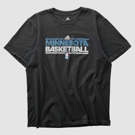 ミネソタティンバーウルブズ Adidas 2010s Tシャツ - ブラック - M バイ ファナテ イメージ1