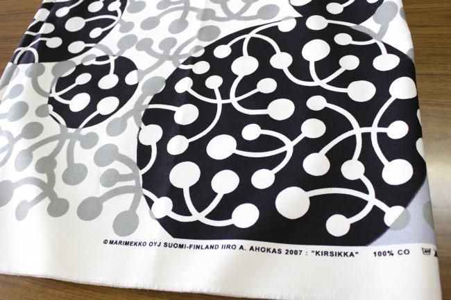 帆布 キルシッカ(KIRSIKKA)キャンバス生地(50cm) マリメッコ(marimekko