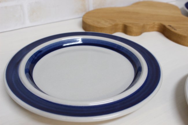 アラビア　アネモネ　ディナー皿(25.5Φ)とデザート皿(20.0Φ)のセット