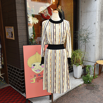 ピエールカルダン】黒いリブがキュッと柄も身体も引き締めて ピエールカルダン】黒いリブがキュッと柄も身体も引き締めて