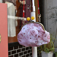 【murakado】密なブタ柄コインパース　BURIN BURIN｜ Coin purse [DW1-510]

【クリックポスト可】<img class='new_mark_img2' src='https://img.shop-pro.jp/img/new/icons1.gif' style='border:none;display:inline;margin:0px;padding:0px;width:auto;' />