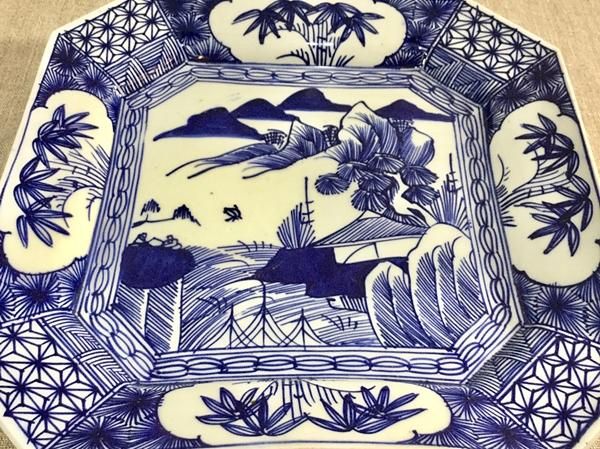 扇型皿 青磁に染付 山水図 幕末骨董 旧家蔵出し コレクター放出美品 古美術品 手描き染付角皿(東屋山水)｜横29 縦29 高5｜一点もの