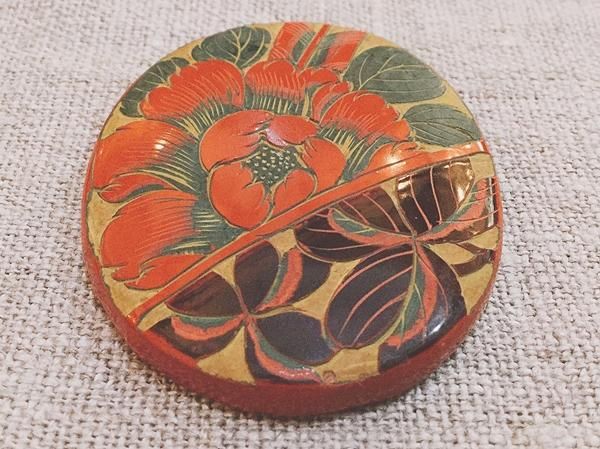 古い陶器の帯留　牡丹 古い陶器の帯留牡丹