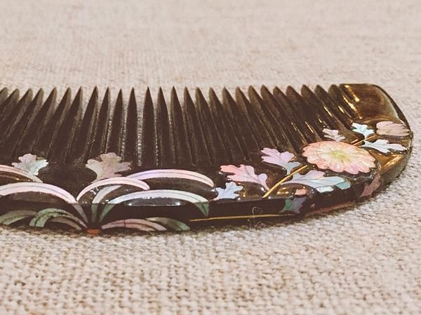 櫛(黒塗り)(螺鈿花) - ブルーパロット京都｜アンティーク家具・食器の