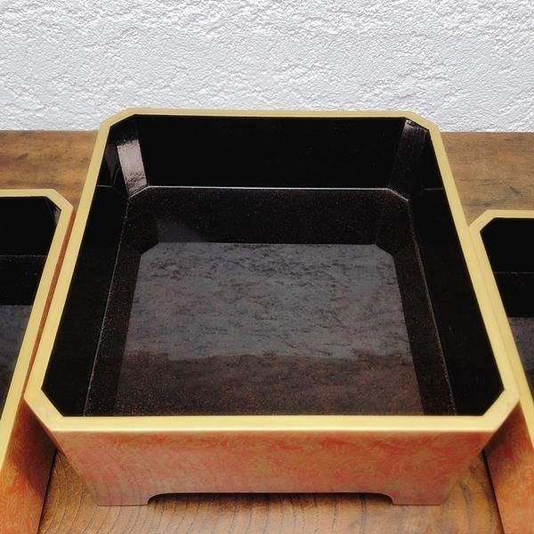 昭和十八年製 木製重箱 漆 金属ハンドル付き 昭和十八年製 木製重箱 漆 金属ハンドル付き 桃色とベージュの